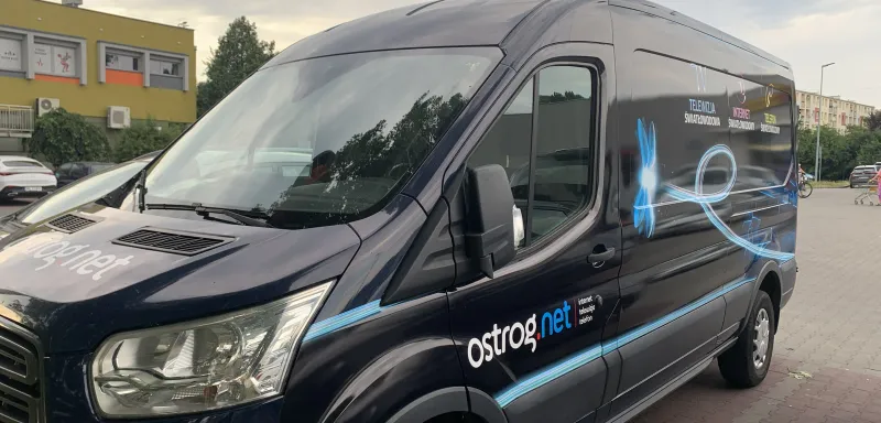 Oklejenie busa Ostrog.net — przód