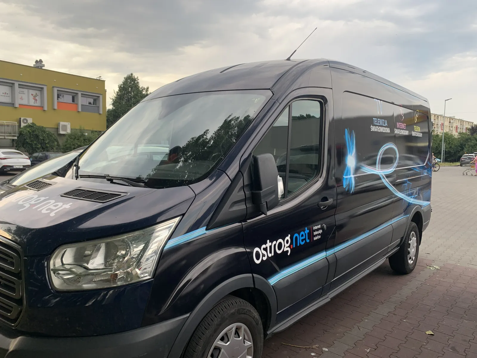 Oklejenie busa Ostrog.net — przód