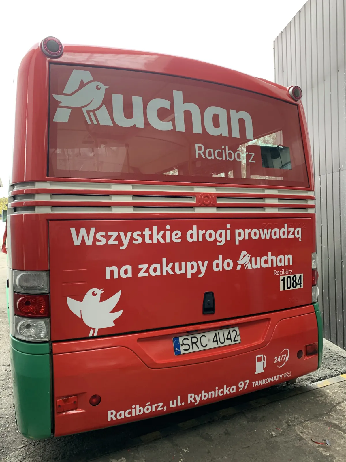 Oklejenie autobusu reklama Auchan